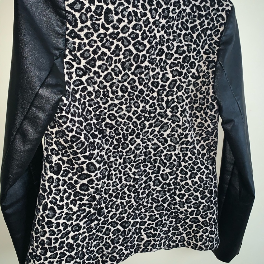 Blazer - Picture 6 of 7